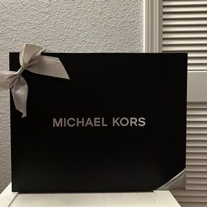 MICHAEL‎ KORS GIFT BOX IN BLACK